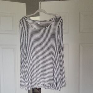 Old Navy Black and White Striped Long Sleeve Top